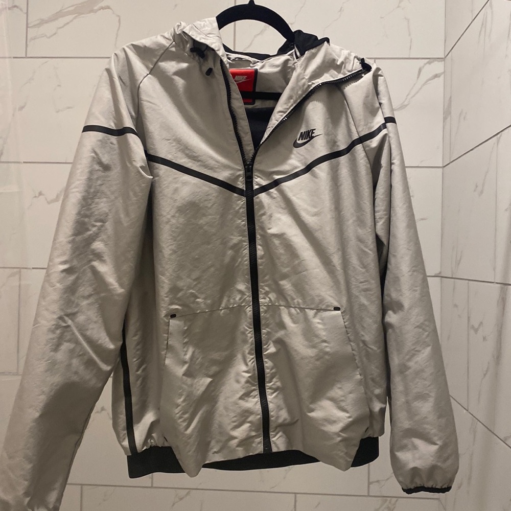 Gray Women’s Nike jacket. Size: M.